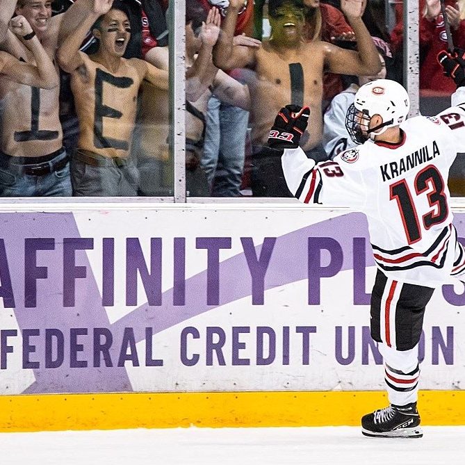 SCSU Men’s Hockey Climbs to #1, First Time Since March 2019